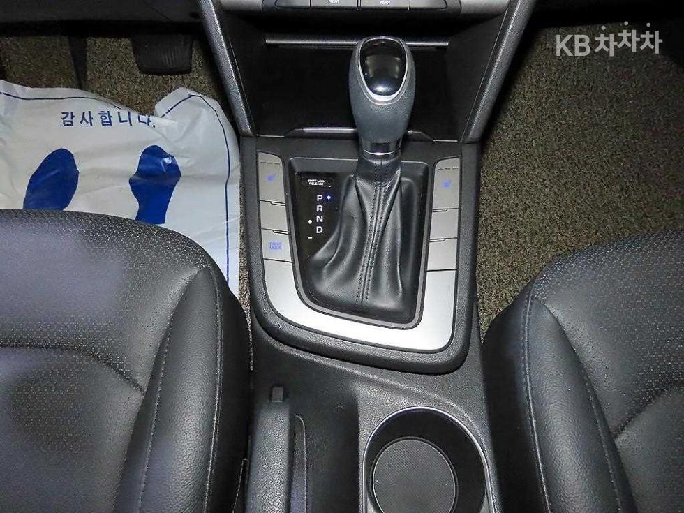 Hyundai Avante — miniaturë 12