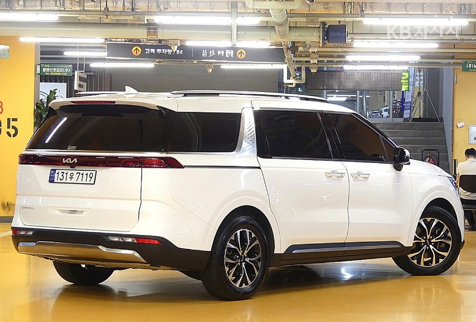 Kia Carnival — miniaturë 3