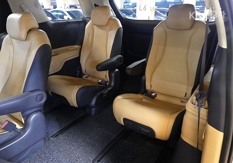 Kia Carnival — miniaturë 16
