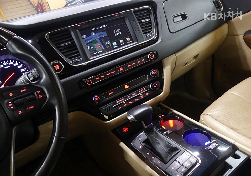 Kia Carnival — miniaturë 11