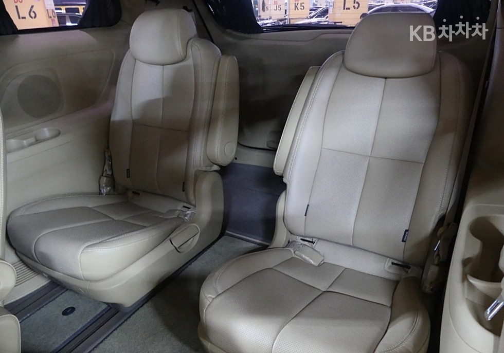 Kia Carnival — miniaturë 16