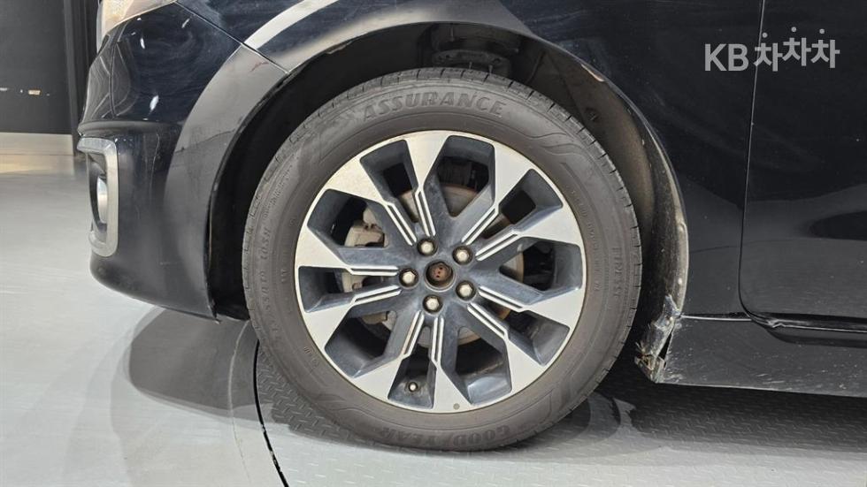 Kia Carnival — miniaturë 5