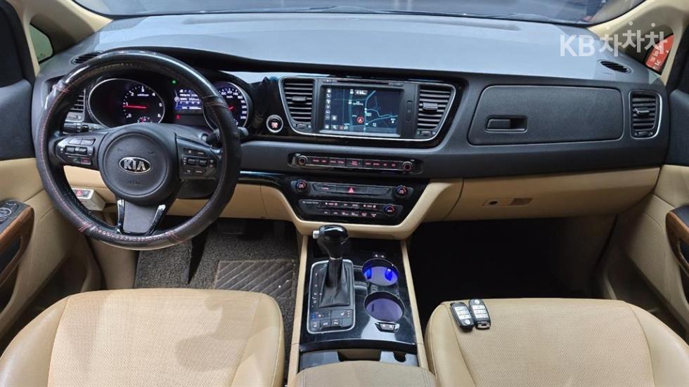 Kia Carnival — miniaturë 7