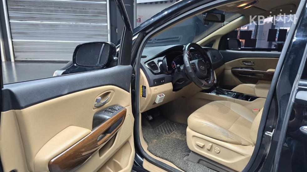 Kia Carnival — miniaturë 10