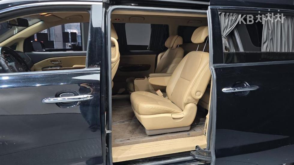 Kia Carnival — miniaturë 11