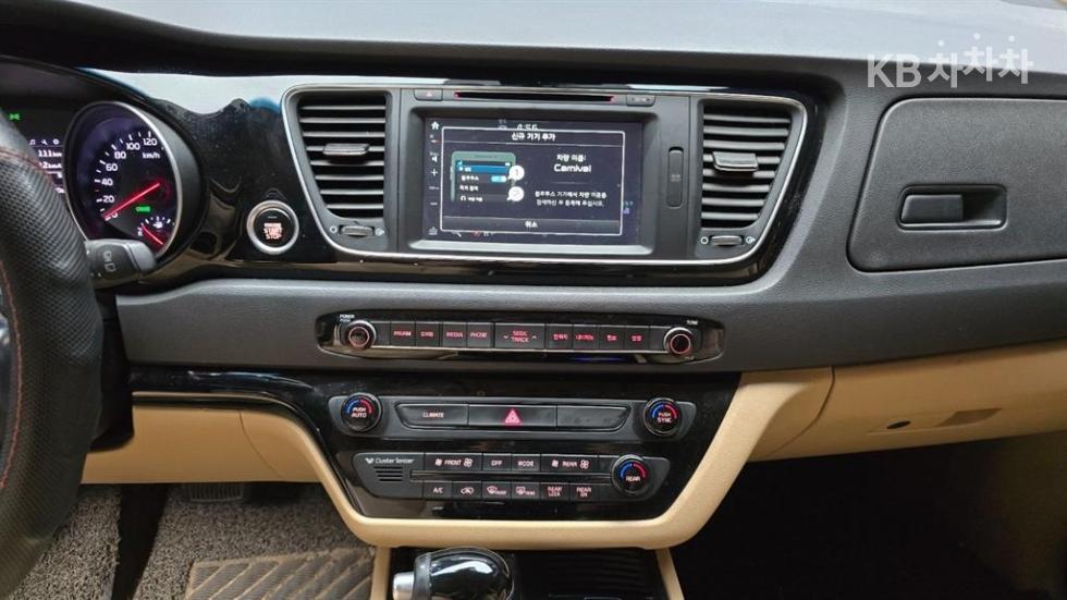 Kia Carnival — miniaturë 13