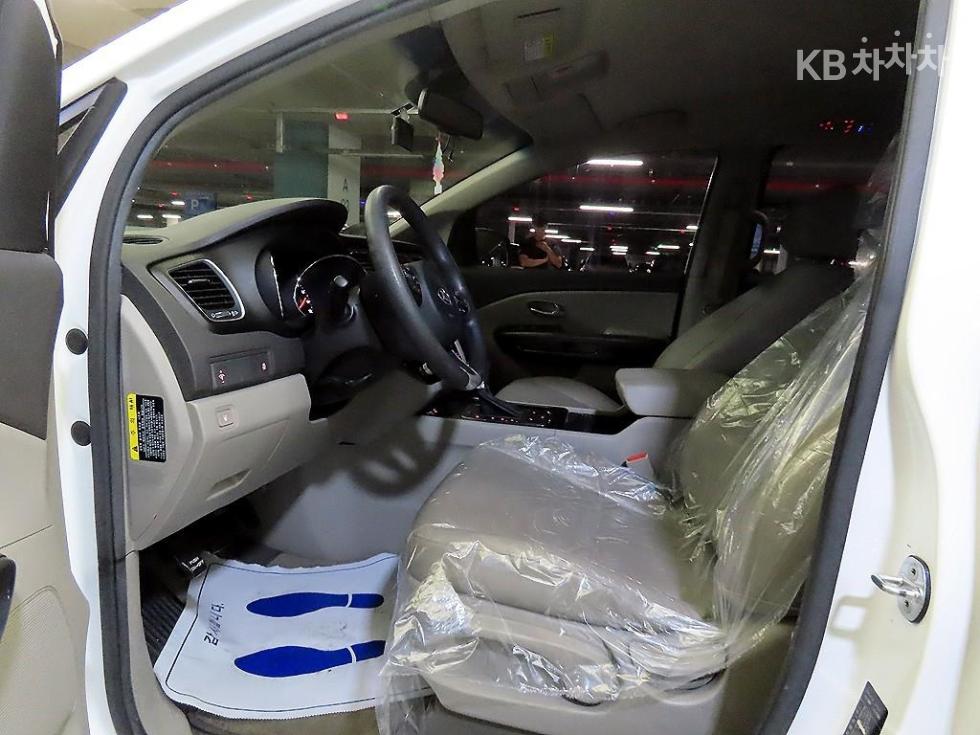 Kia Carnival — miniaturë 6