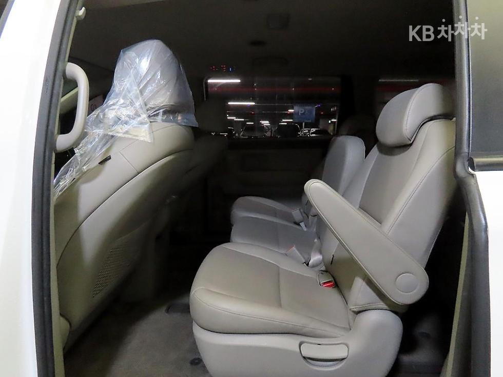 Kia Carnival — miniaturë 7