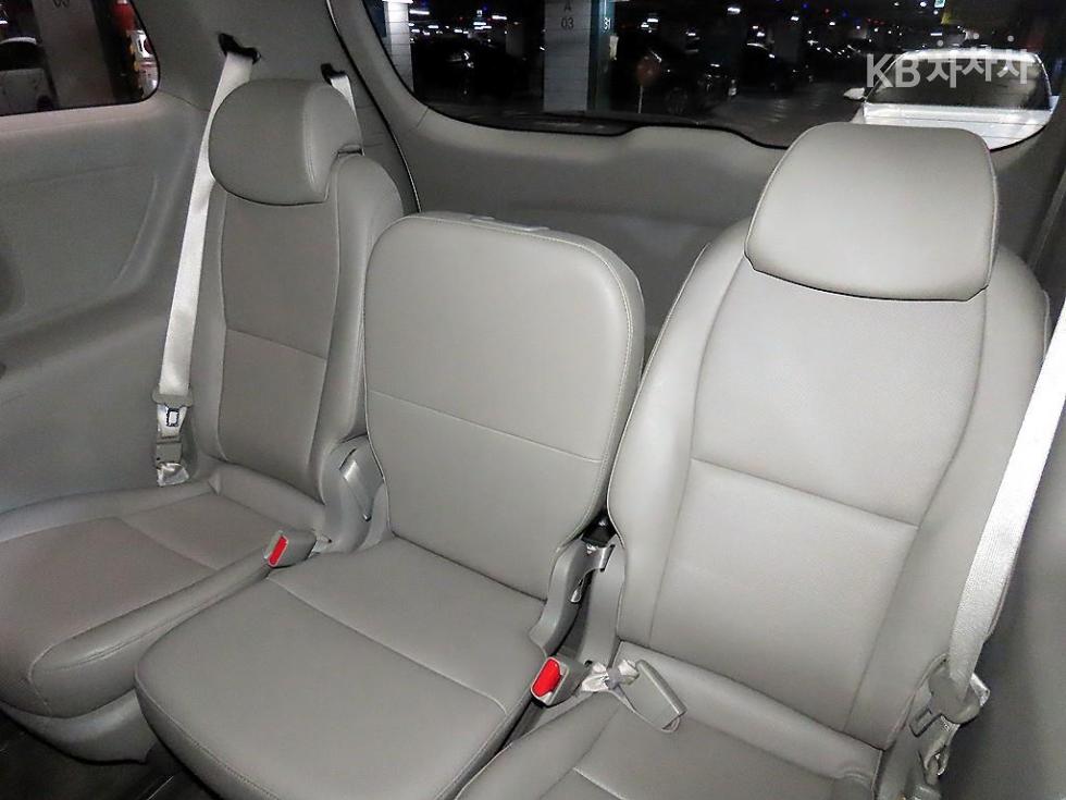 Kia Carnival — miniaturë 8