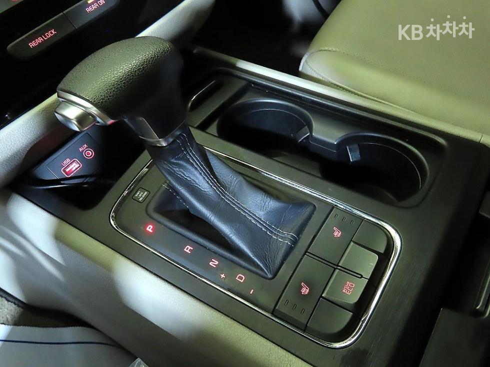 Kia Carnival — miniaturë 13