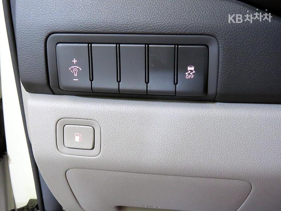 Kia Carnival — miniaturë 15