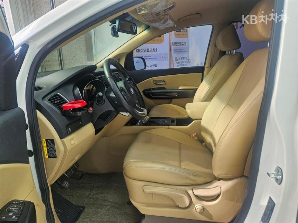 Kia Carnival — miniaturë 5
