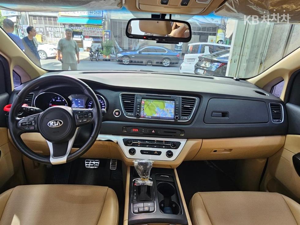 Kia Carnival — miniaturë 8
