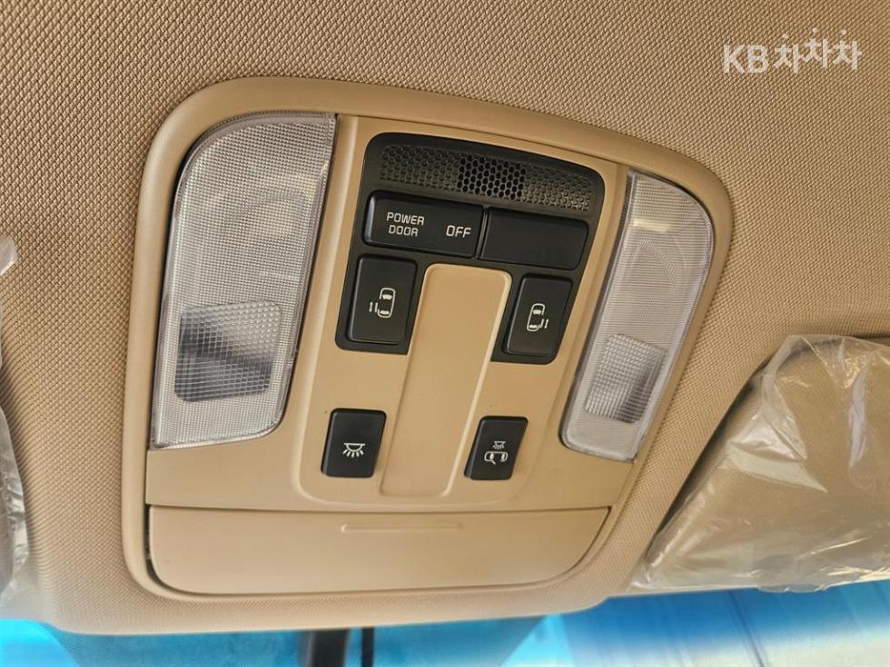 Kia Carnival — miniaturë 12