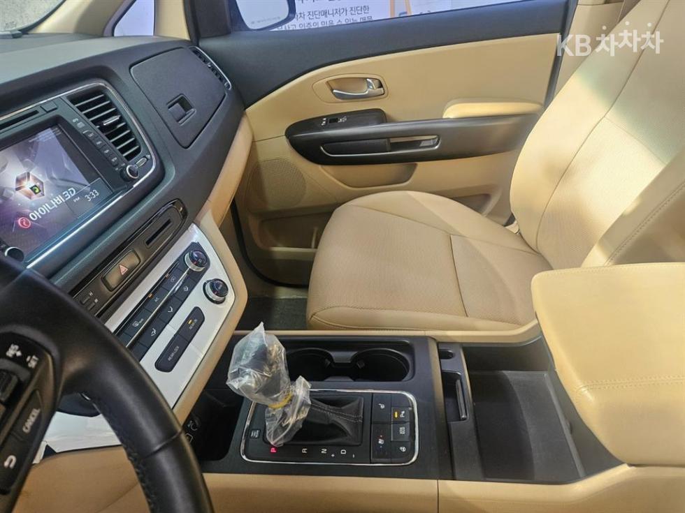 Kia Carnival — miniaturë 13