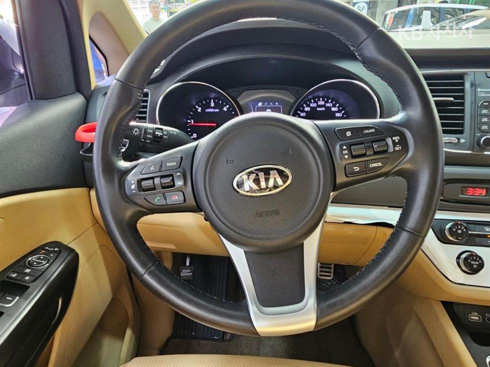 Kia Carnival — miniaturë 16