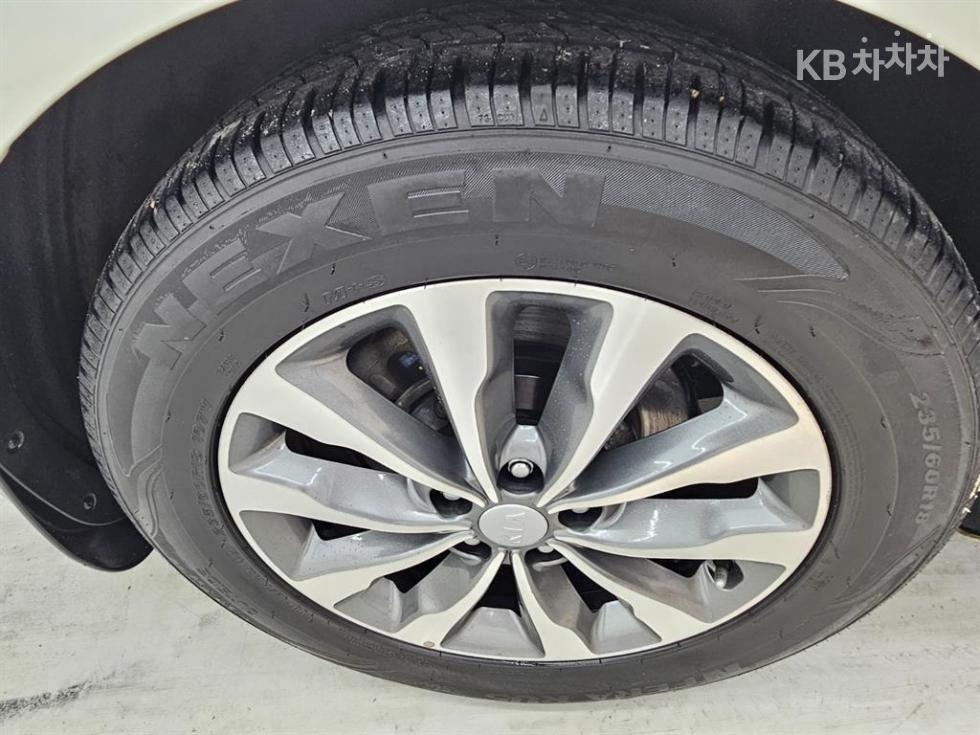 Kia Carnival — miniaturë 17
