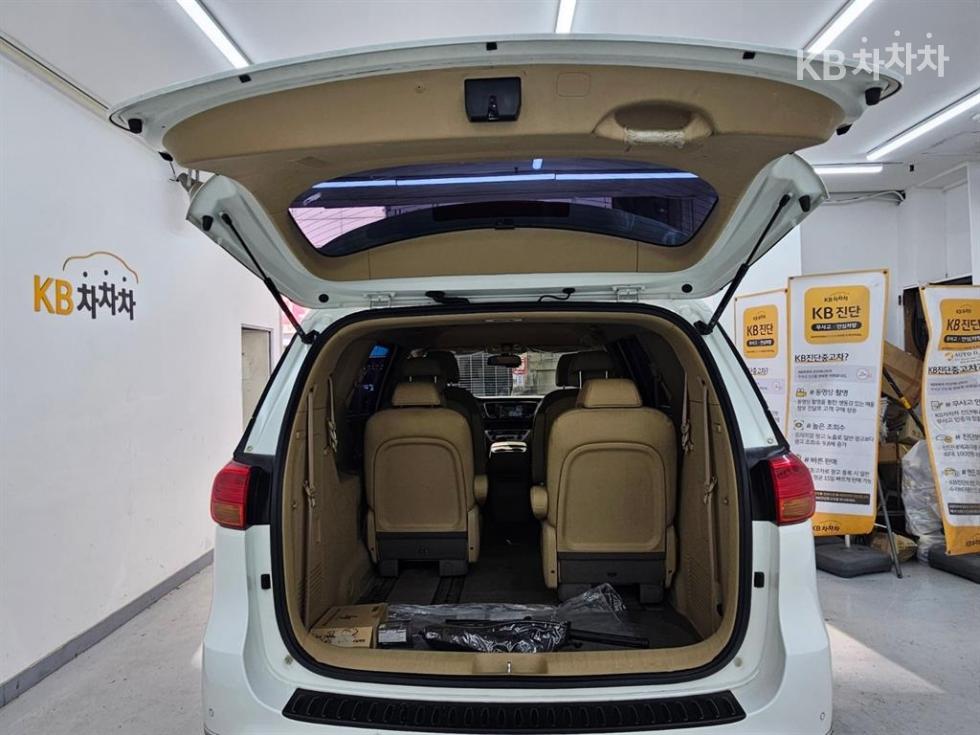 Kia Carnival — miniaturë 19