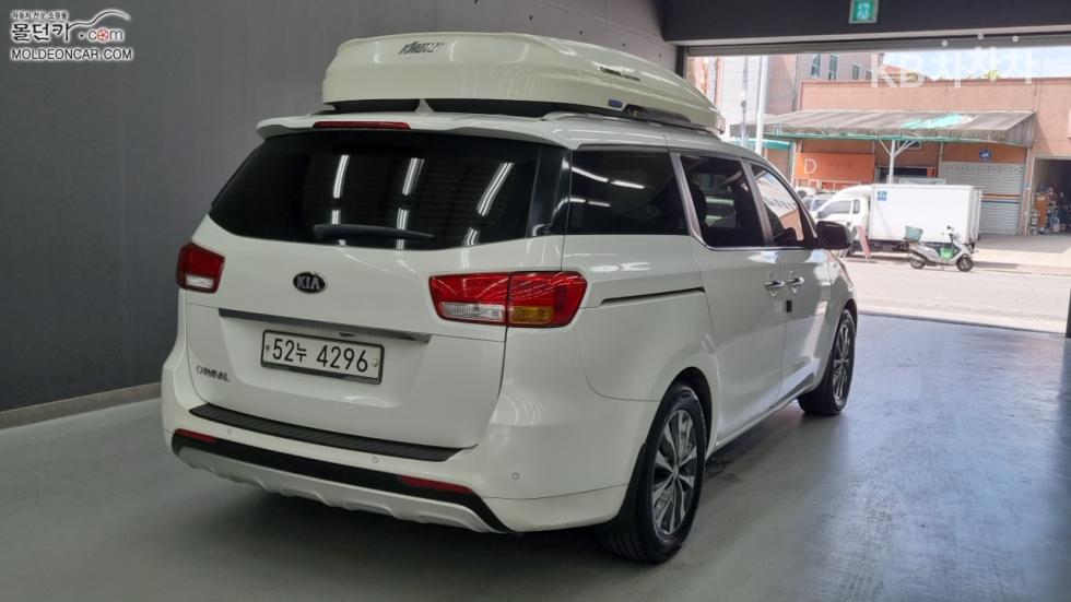 Kia Carnival — miniaturë 2