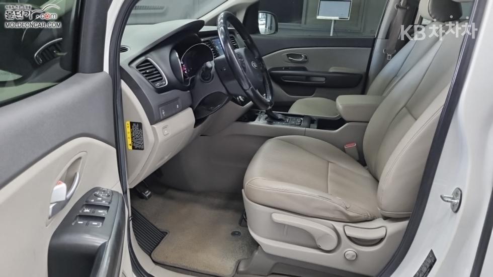 Kia Carnival — miniaturë 9