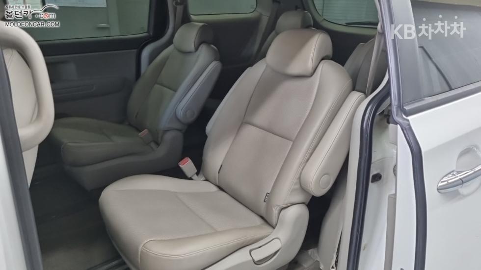 Kia Carnival — miniaturë 10