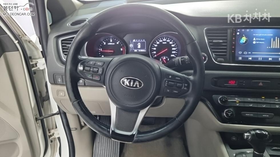Kia Carnival — miniaturë 11