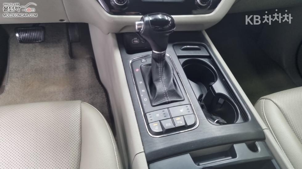 Kia Carnival — miniaturë 14