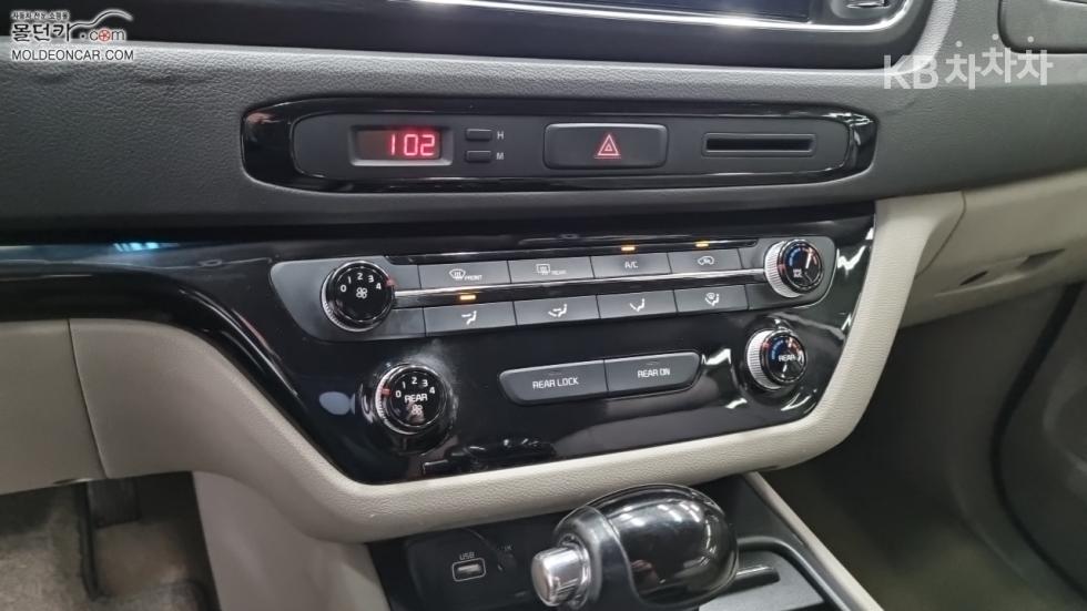 Kia Carnival — miniaturë 15