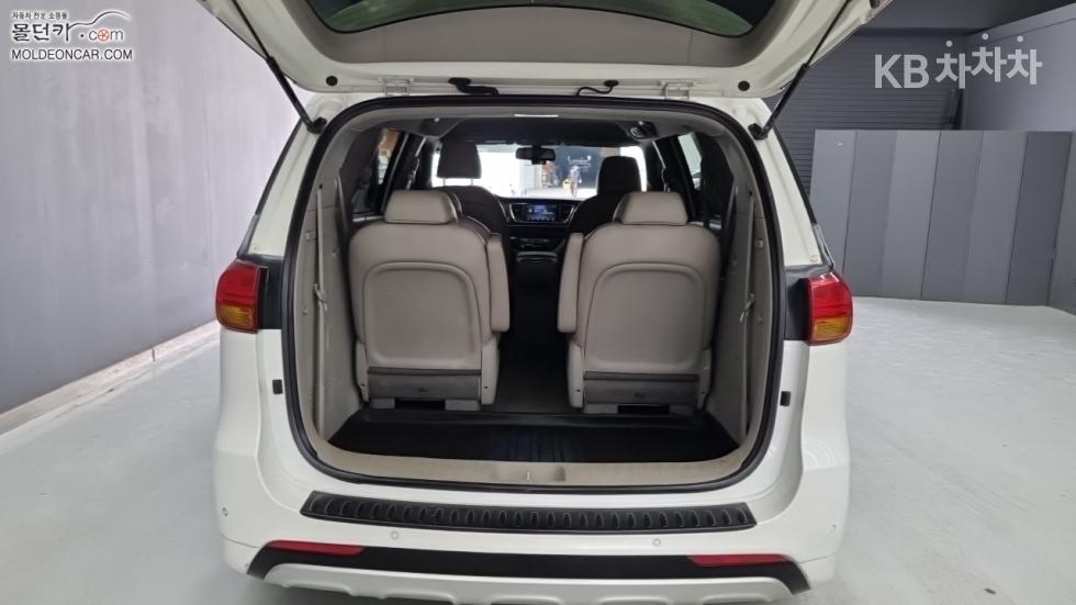 Kia Carnival — miniaturë 18