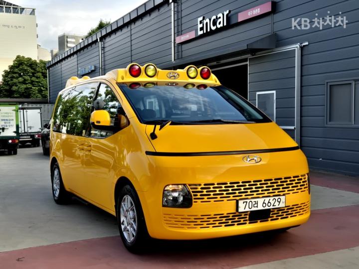Hyundai Staria 2.2 투어러 11 모던 — foto 1