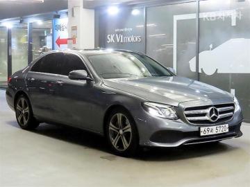 Mercedes-Benz E-klasse e300 4matic avantgarde — foto 1
