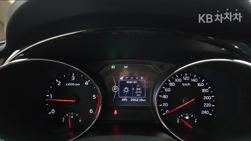 Kia Carnival — miniaturë 8