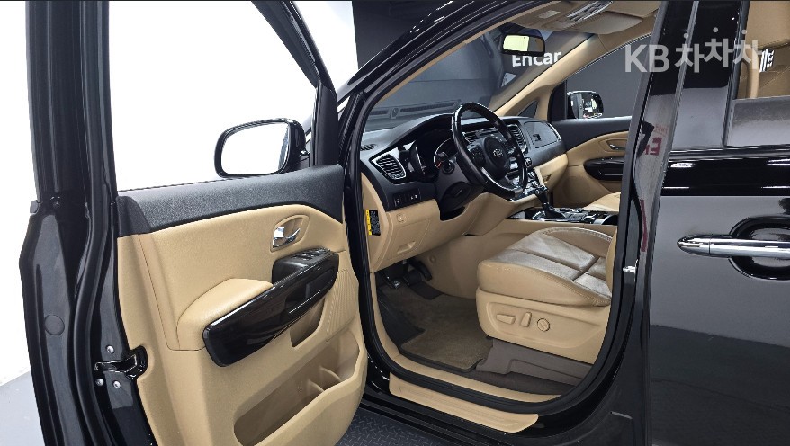 Kia Carnival — miniaturë 10