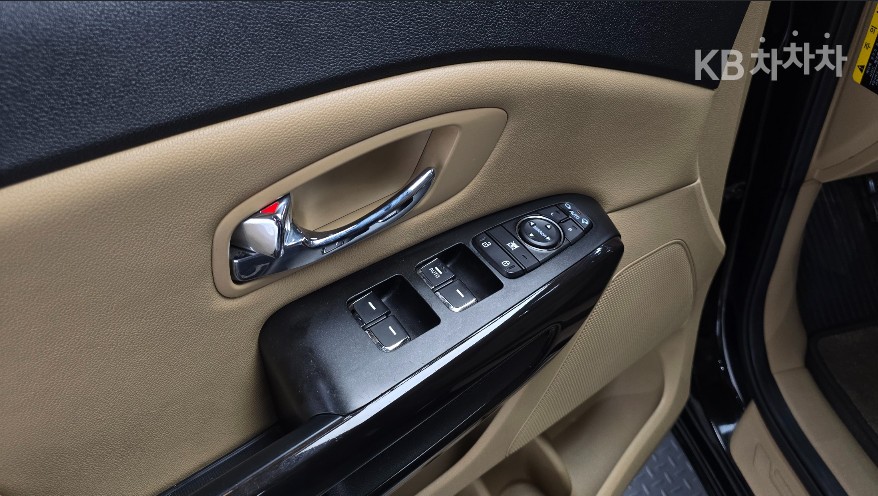 Kia Carnival — miniaturë 16