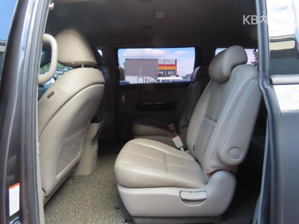 Kia Carnival — miniaturë 6