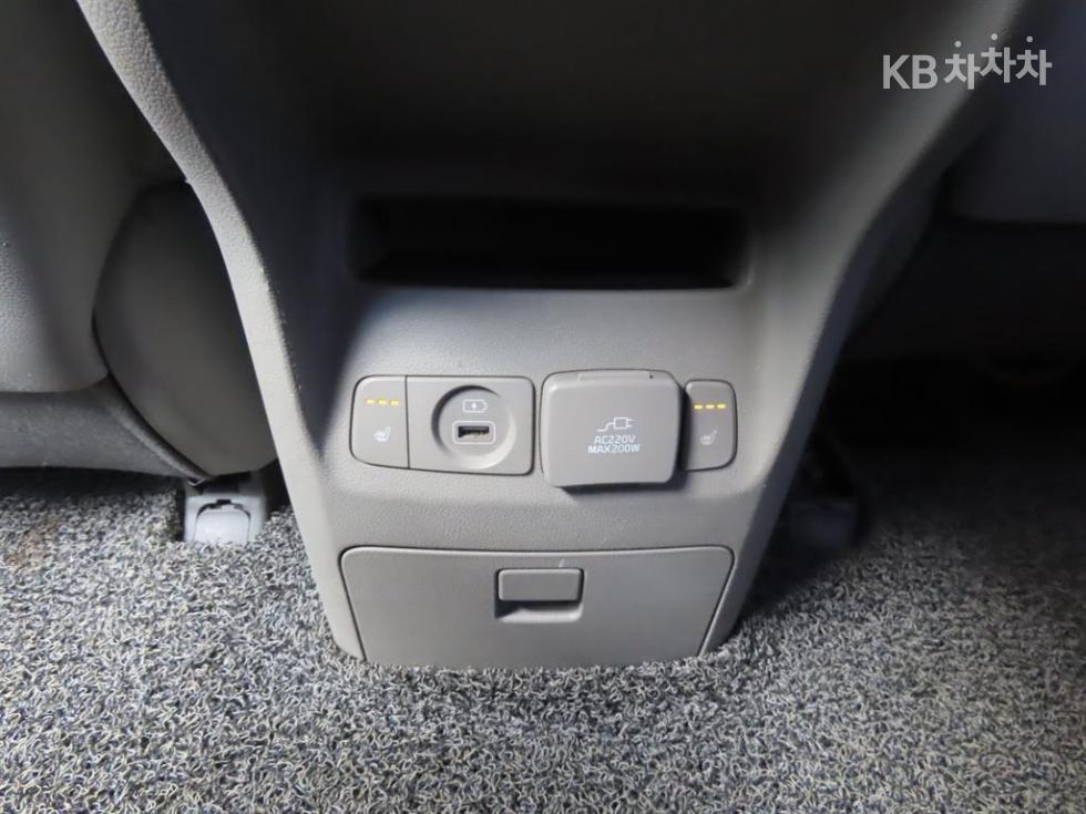 Kia Carnival — miniaturë 7