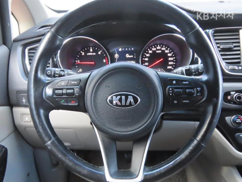 Kia Carnival — miniaturë 10