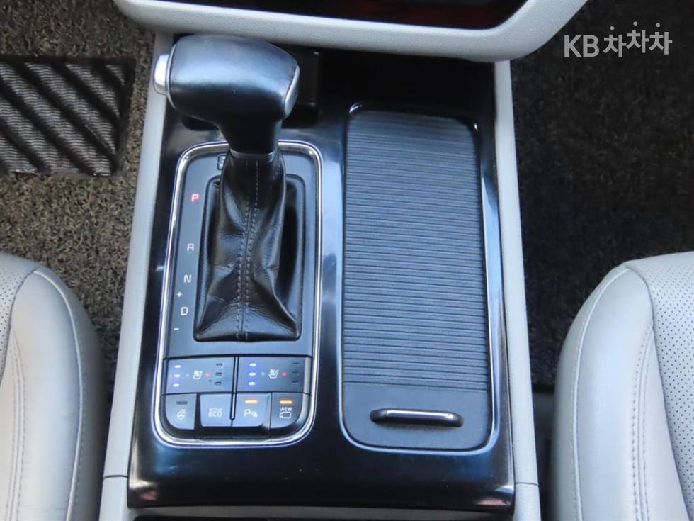 Kia Carnival — miniaturë 12