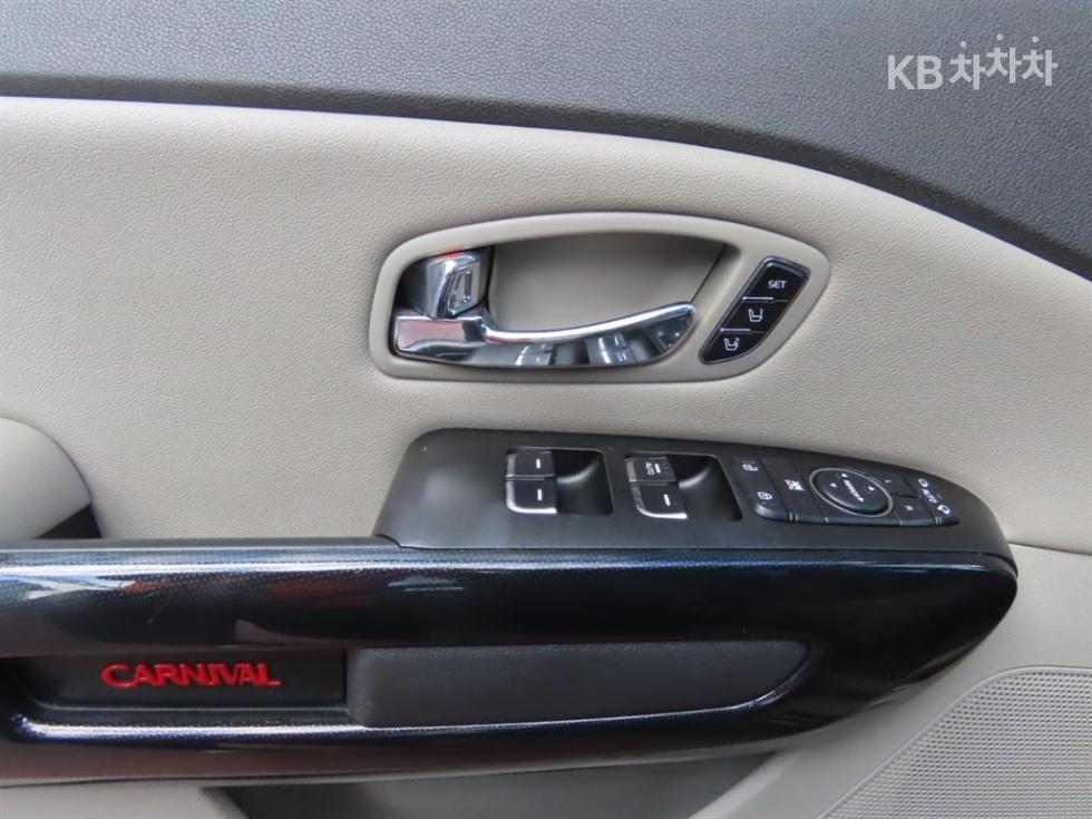 Kia Carnival — miniaturë 13