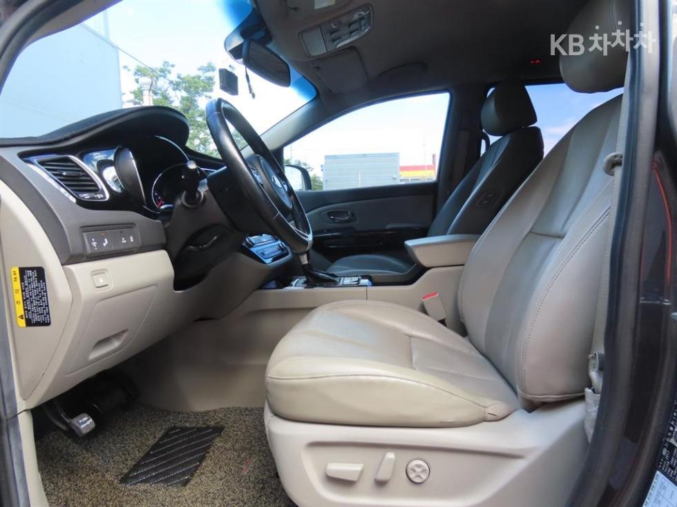 Kia Carnival — miniaturë 15
