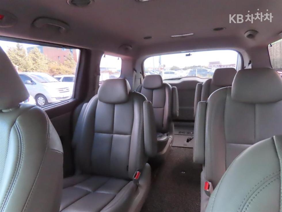 Kia Carnival — miniaturë 18