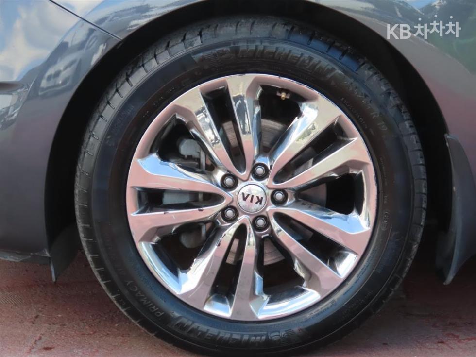 Kia Carnival — miniaturë 20