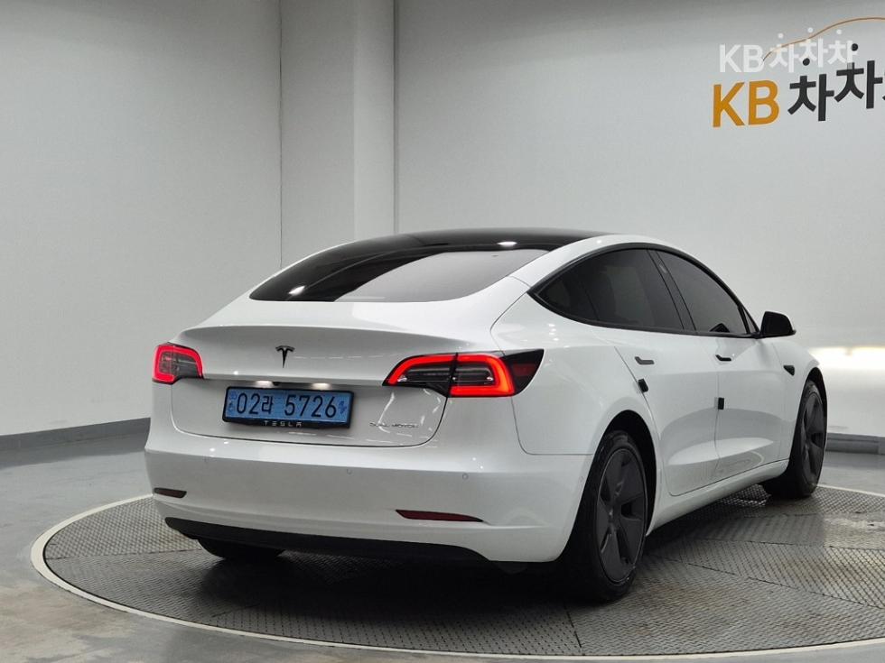 Tesla Model 3 — miniaturë 3