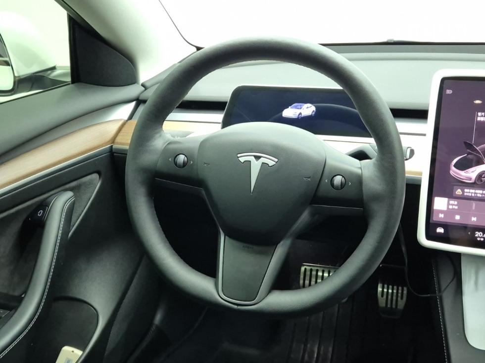 Tesla Model 3 — miniaturë 9