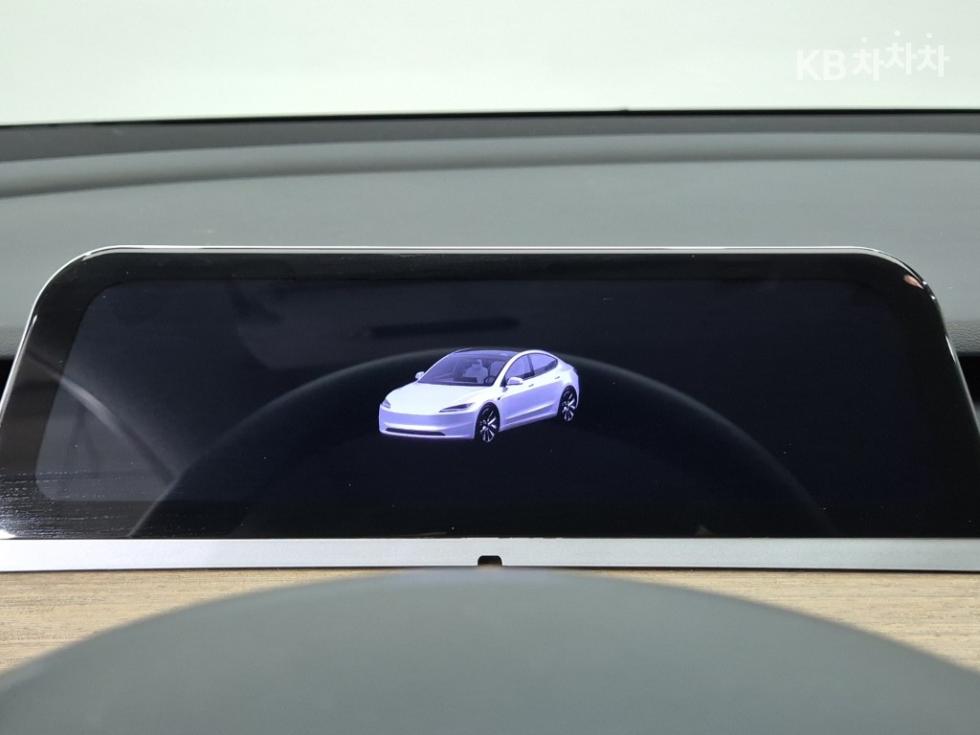 Tesla Model 3 — miniaturë 18