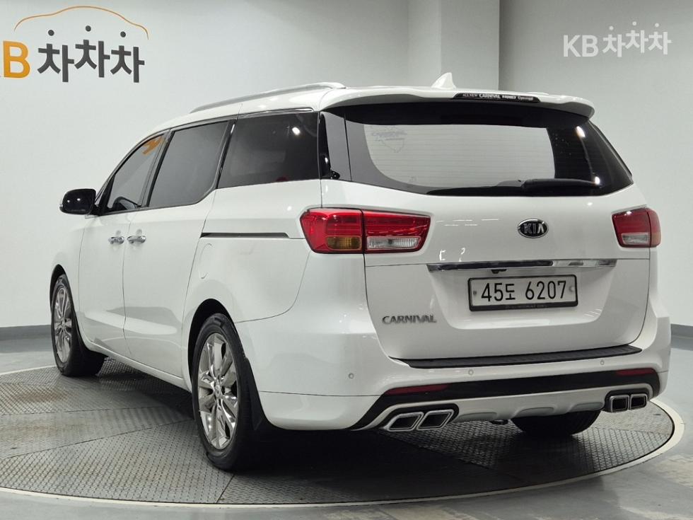 Kia Carnival — miniaturë 2