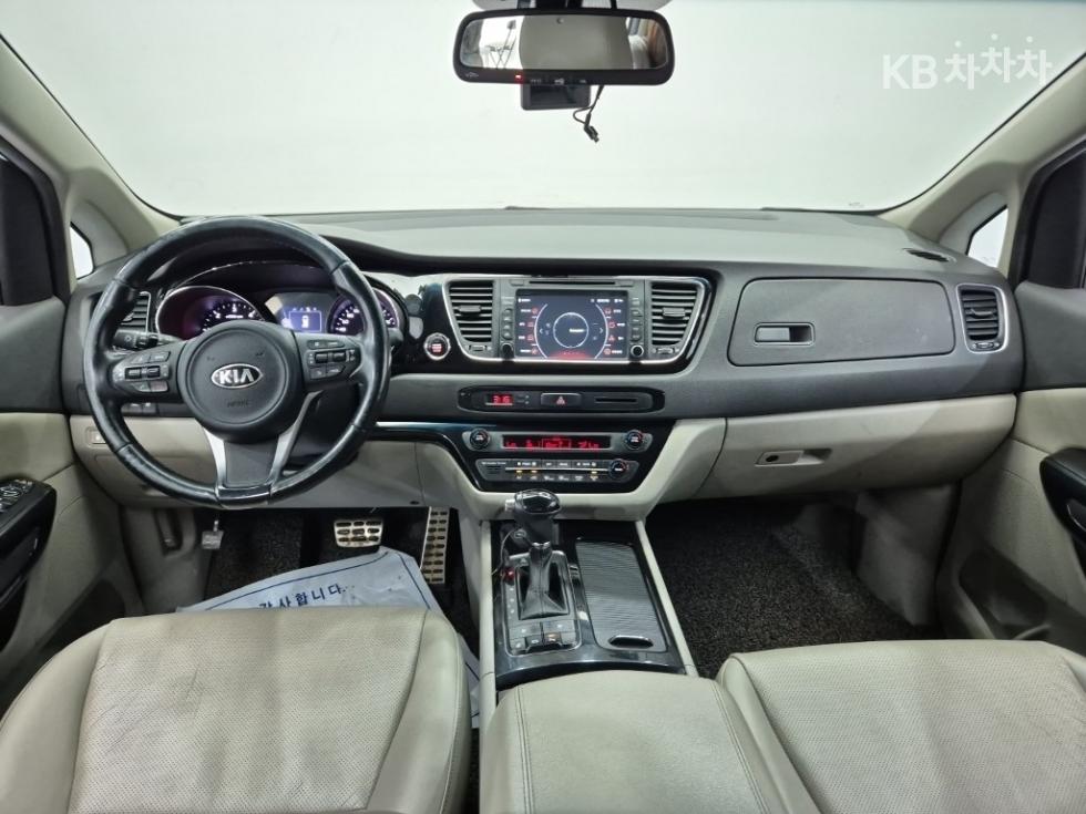 Kia Carnival — miniaturë 7
