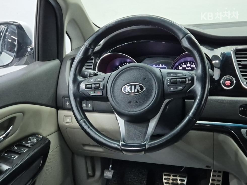 Kia Carnival — miniaturë 9