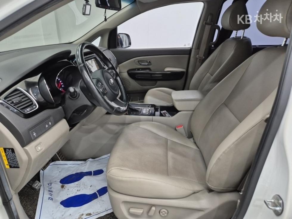 Kia Carnival — miniaturë 11