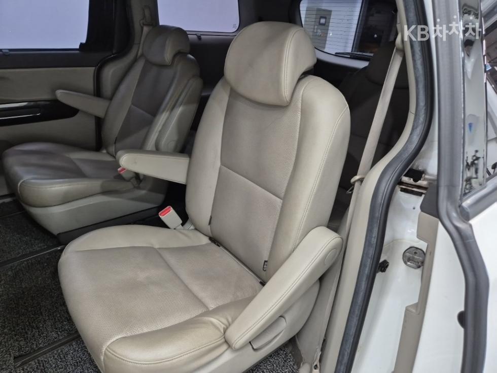 Kia Carnival — miniaturë 12